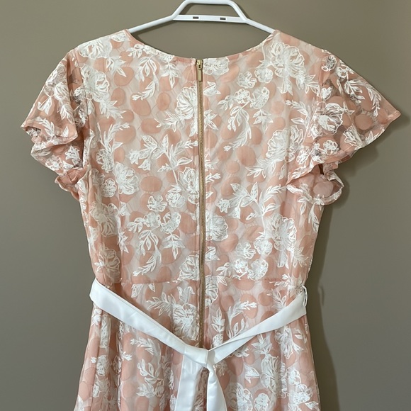 Flutter sleeve lace dress SUZY SHIER - Picture 10 of 11